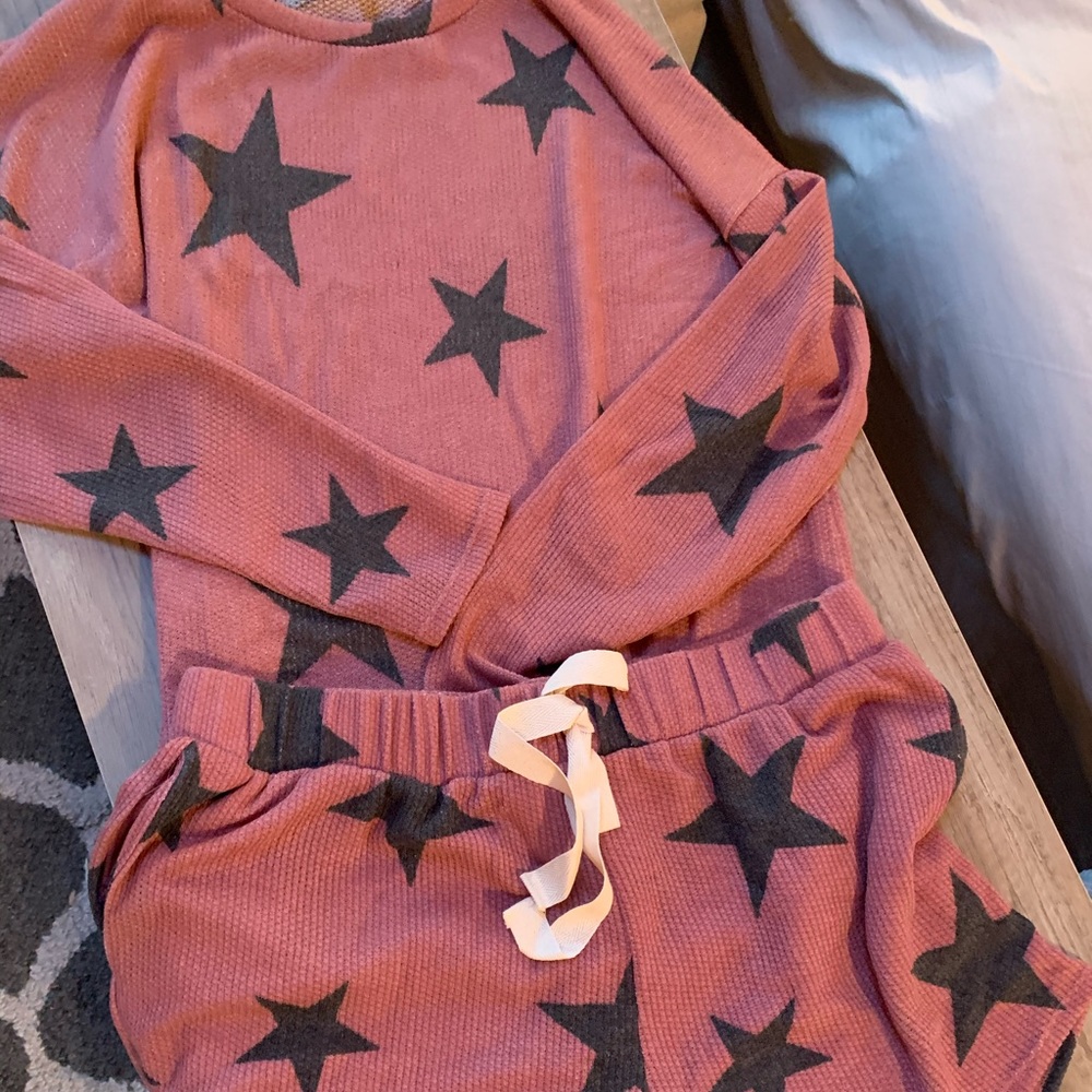 - Two piece Star Print Short Set Top and shorts - Picture 3 of 7
